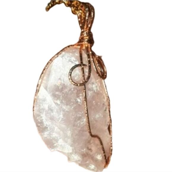 Hand crafted rose quartz crystal stone pendant - Picture 1 of 8